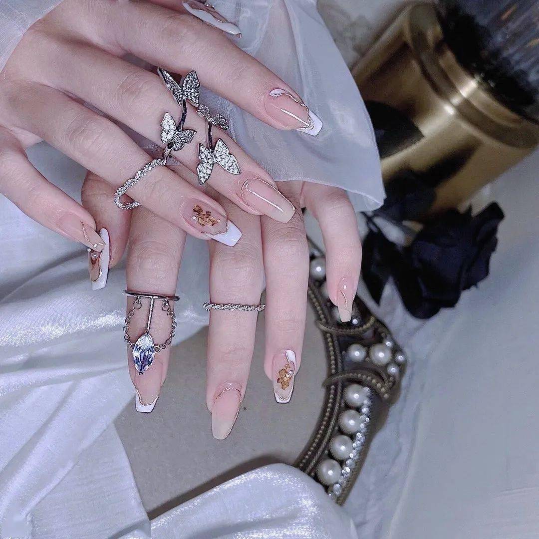 轻熟御姐风美甲来了,没做过的进!_米来_散发出_知性