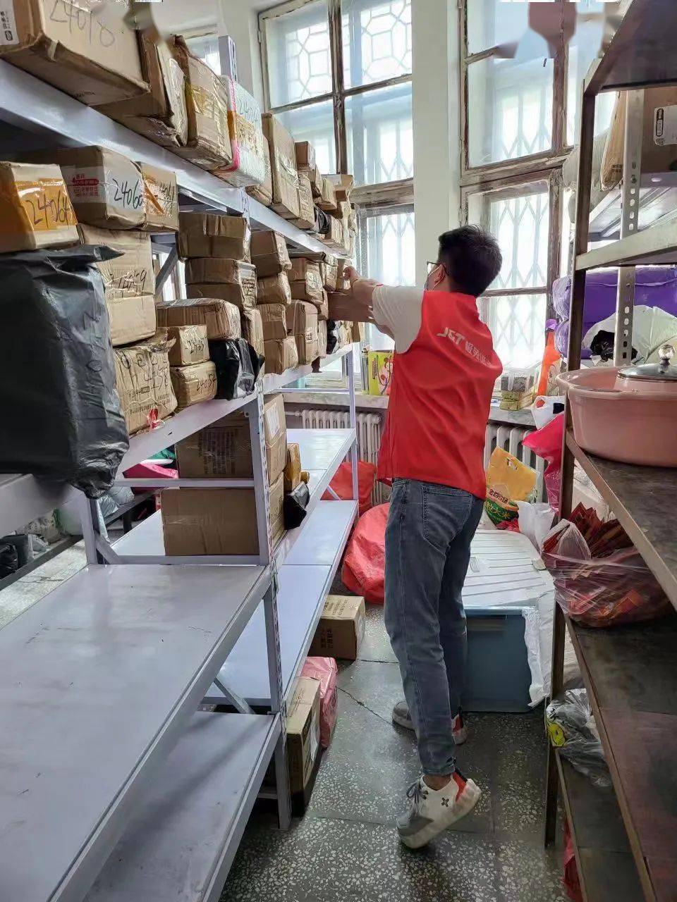 阳光青年的8载快递路