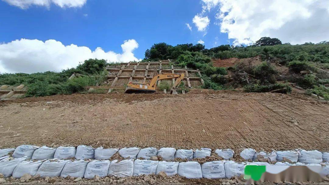 车辆留意汕湛高速公路山体滑坡正加紧处置铜盂段只进不出