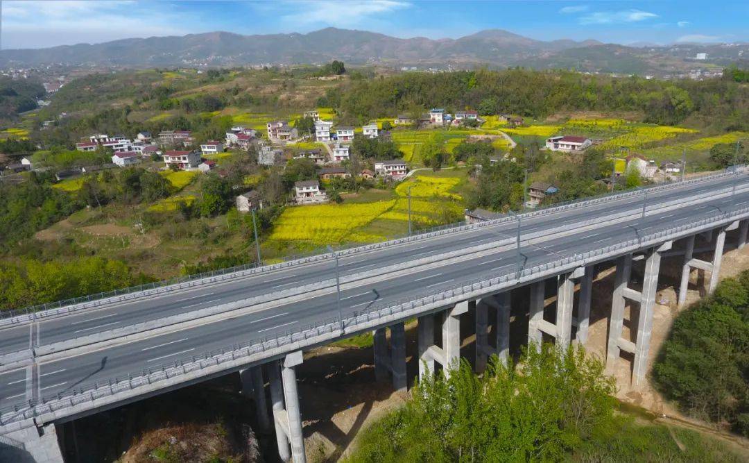 县域纵横陕建十二建行进在幸福安康的大道上安康北环线项目工程建设