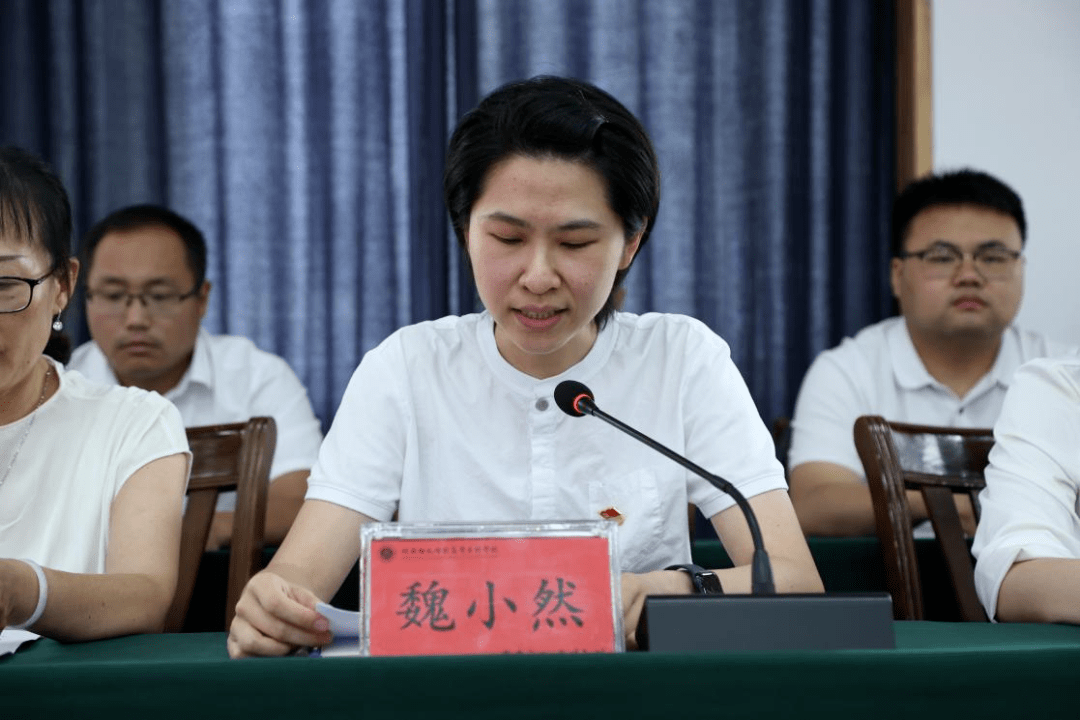 6月30日,川北幼专校团委书记魏小然在川北幼专面向学校教师,团干部