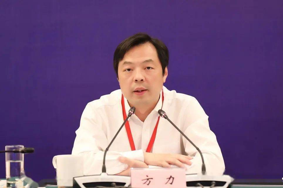 吴莉萍,张琳,陈利群,华炜,徐涵明,保海燕,徐磊,谢乐章,陆晓波参加会议