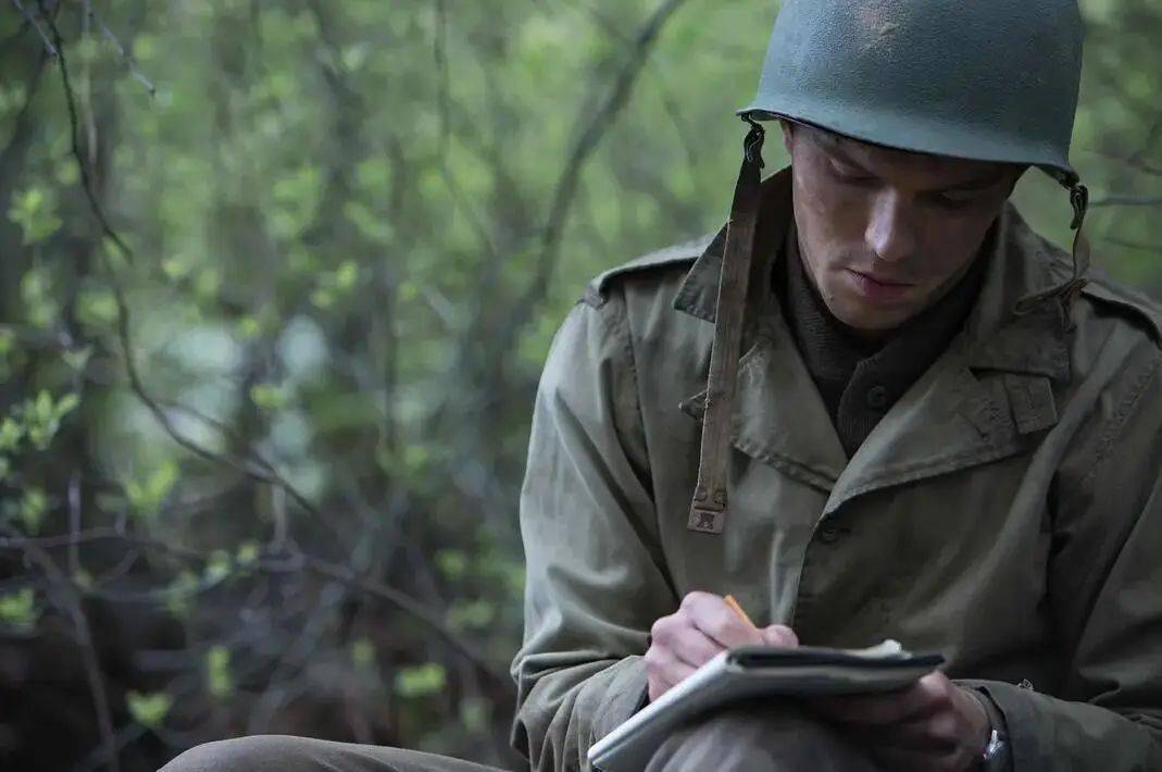 聊塞林格,始终绕不开《麦田里的守望者》.