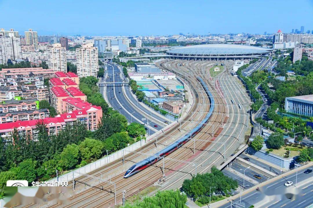 从车型上看,目前全路正式配属的200~250km/h 动车