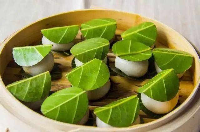 还有叶搭饼,蛤蒌饼等各种雷州特色小吃,吃货朋友们,来到足荣村可以饱