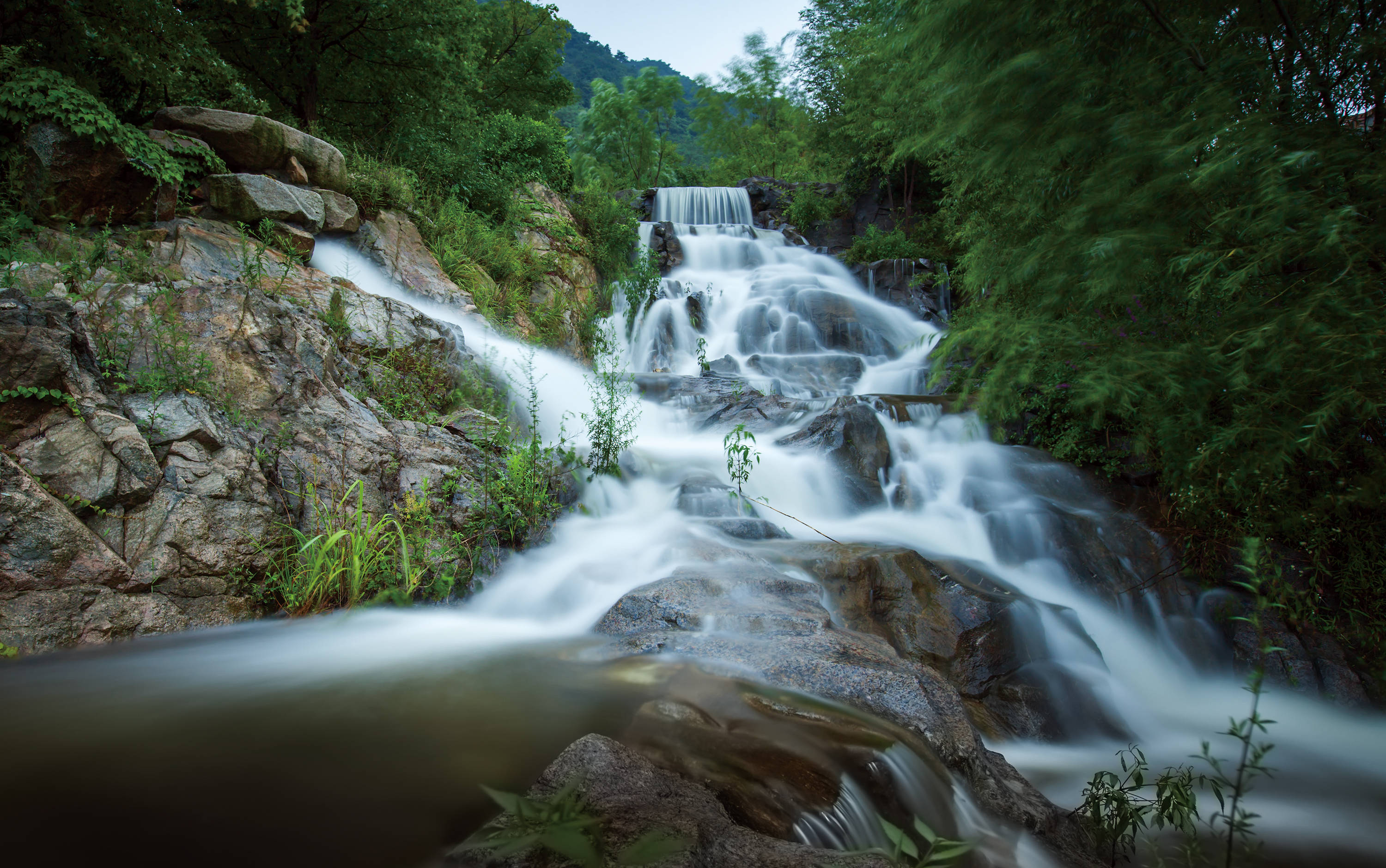 以瀑布而著称的九如山瀑布群风景区位于济南·南部山区的九如山休闲