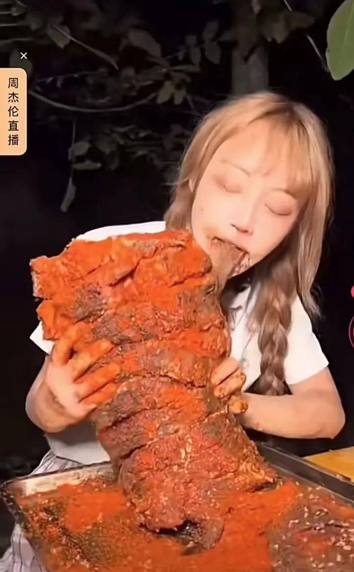 用大白鲨做美食,大口啃咬画面可怖_鲨鱼_提子_视频