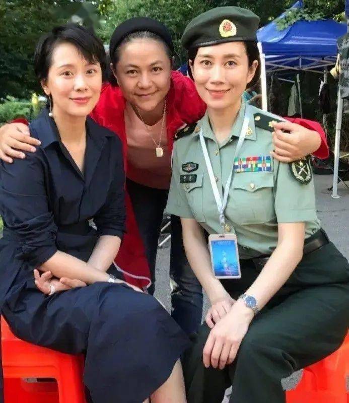 海清还是短发有气质温峥嵘颧骨高显得太老但肯定比素人漂亮