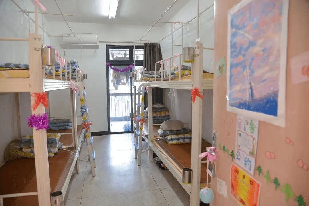 顺德龙江中学高中宿舍图片