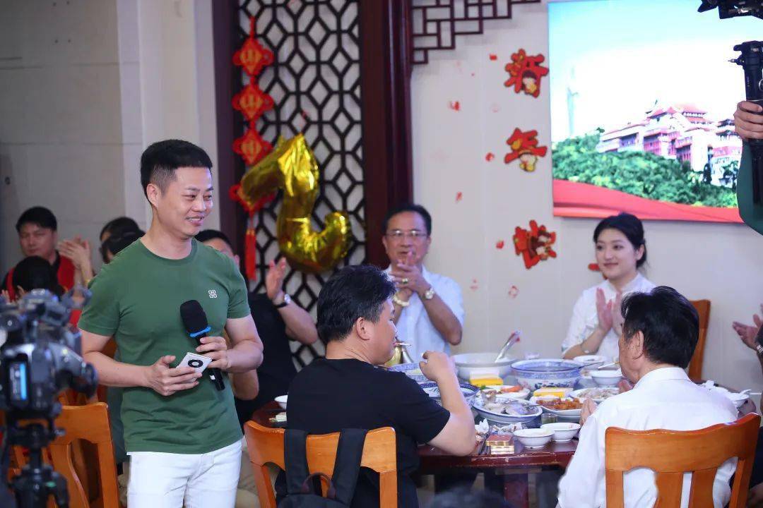 现场盛况潮阳西胪百人大团前往湄洲祖庙壮缵香火