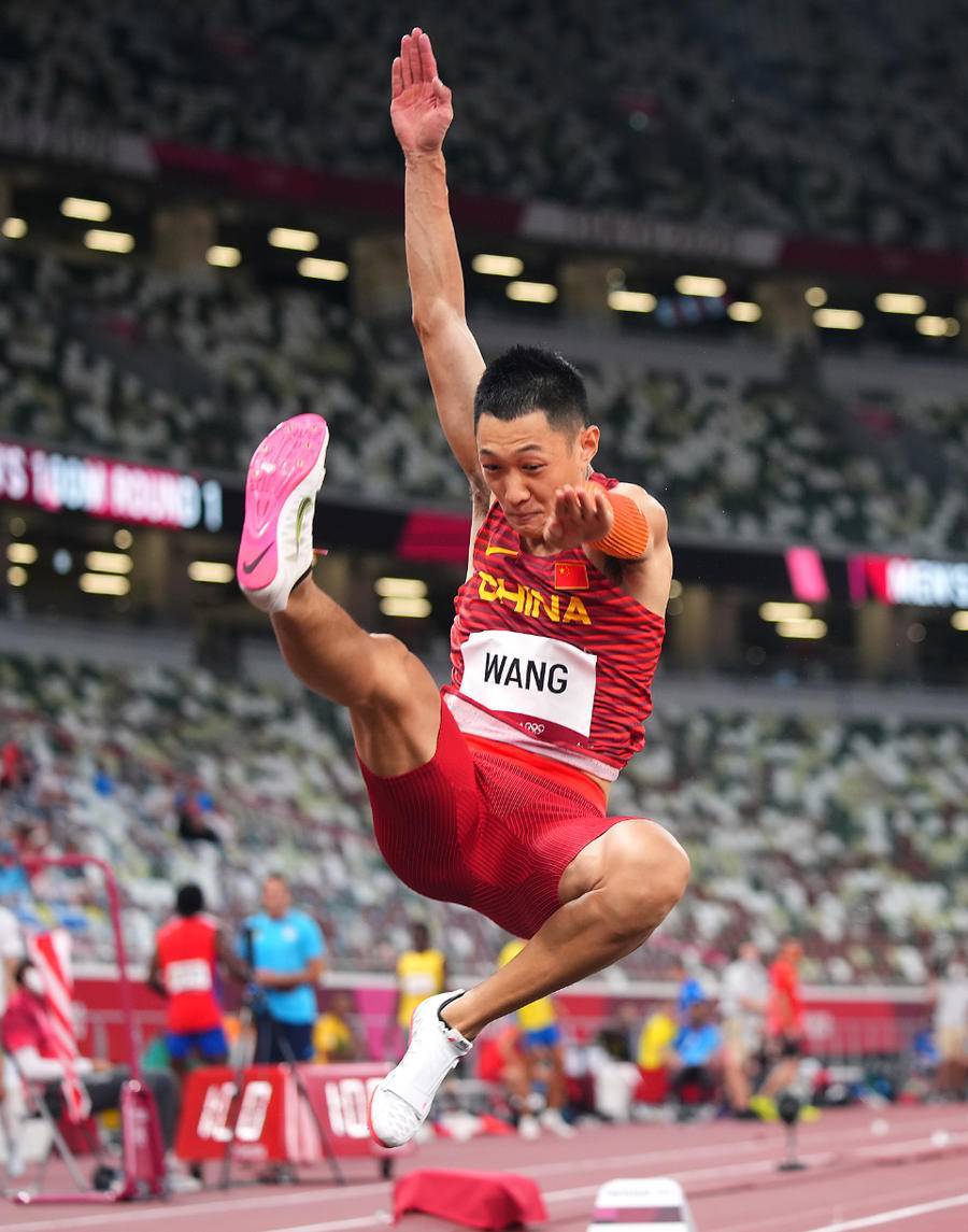 icphoto)1996年8月出生的王嘉男,起初并不是跳远运动员,而是十项全能