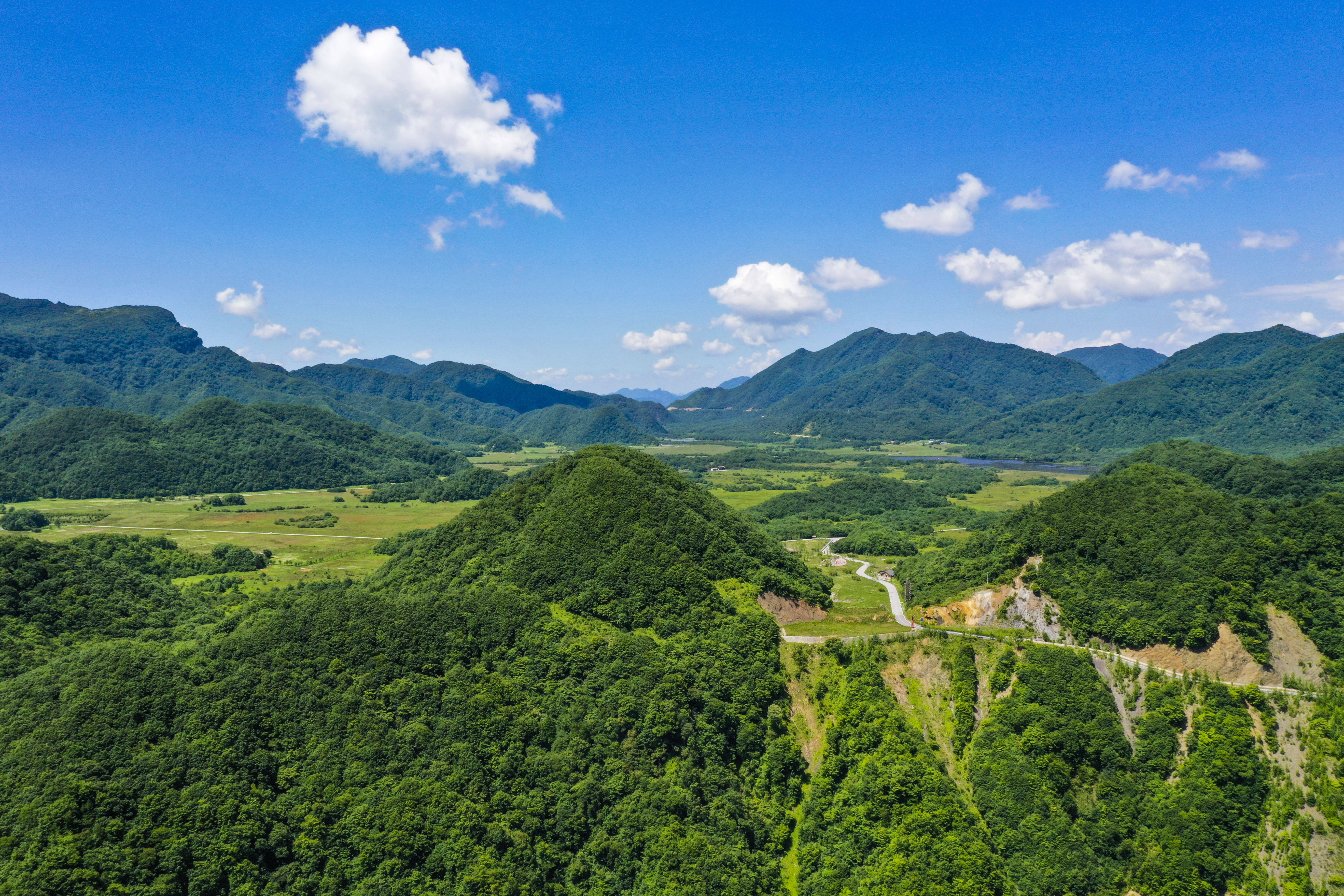 新华社记者王全超 摄受益于秦岭,大巴山和巫山山脉的屏障作用,许多