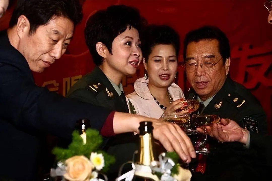 60岁董文华,现在过得怎么样?