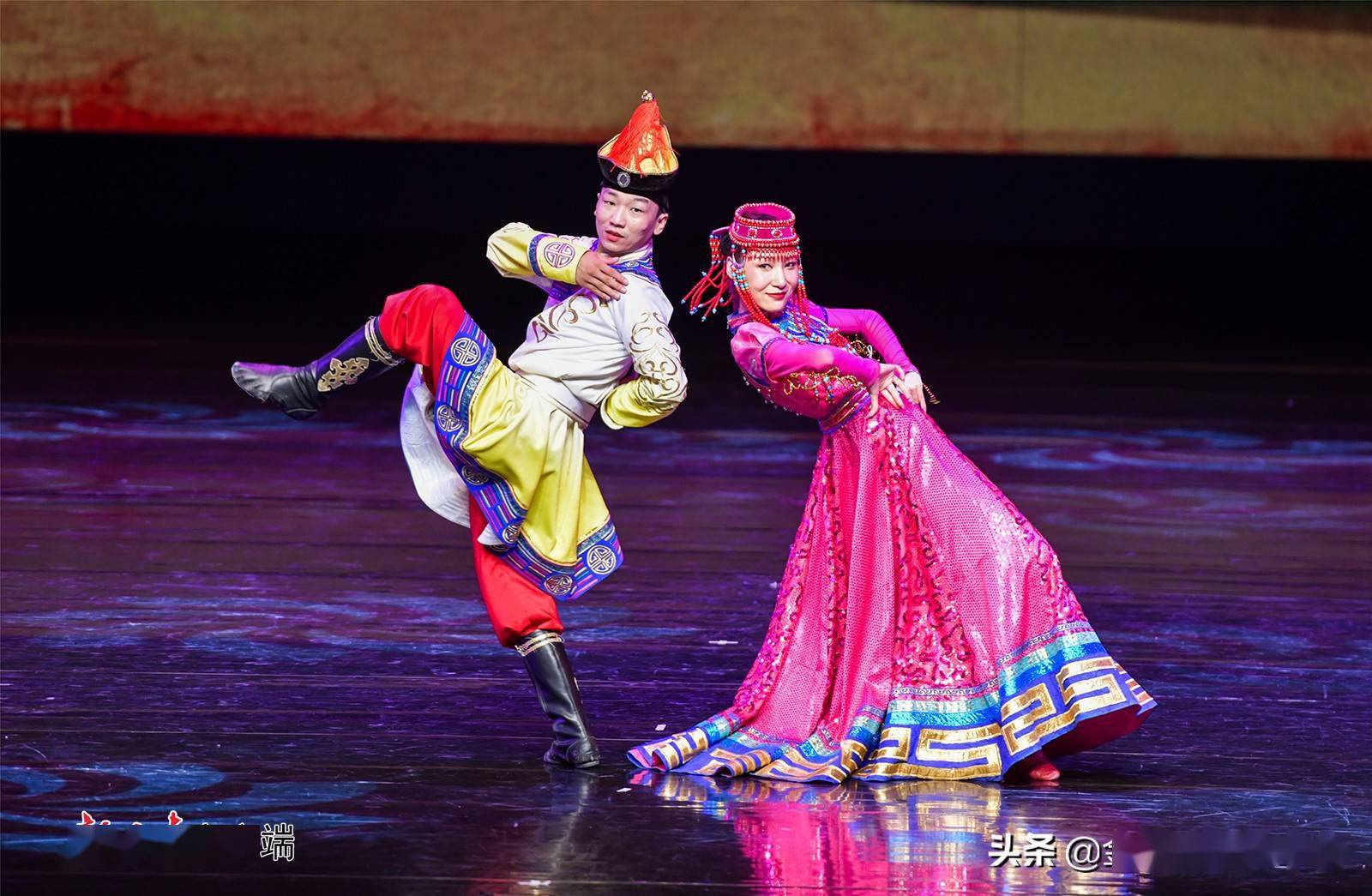 肃北乌兰牧骑草原歌舞在敦煌上演_演出_文化_甘肃