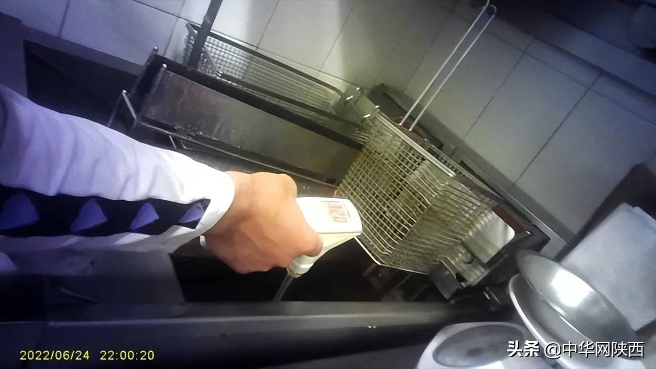 必胜客立案调查 被曝用过期食材、烹炸用油十天