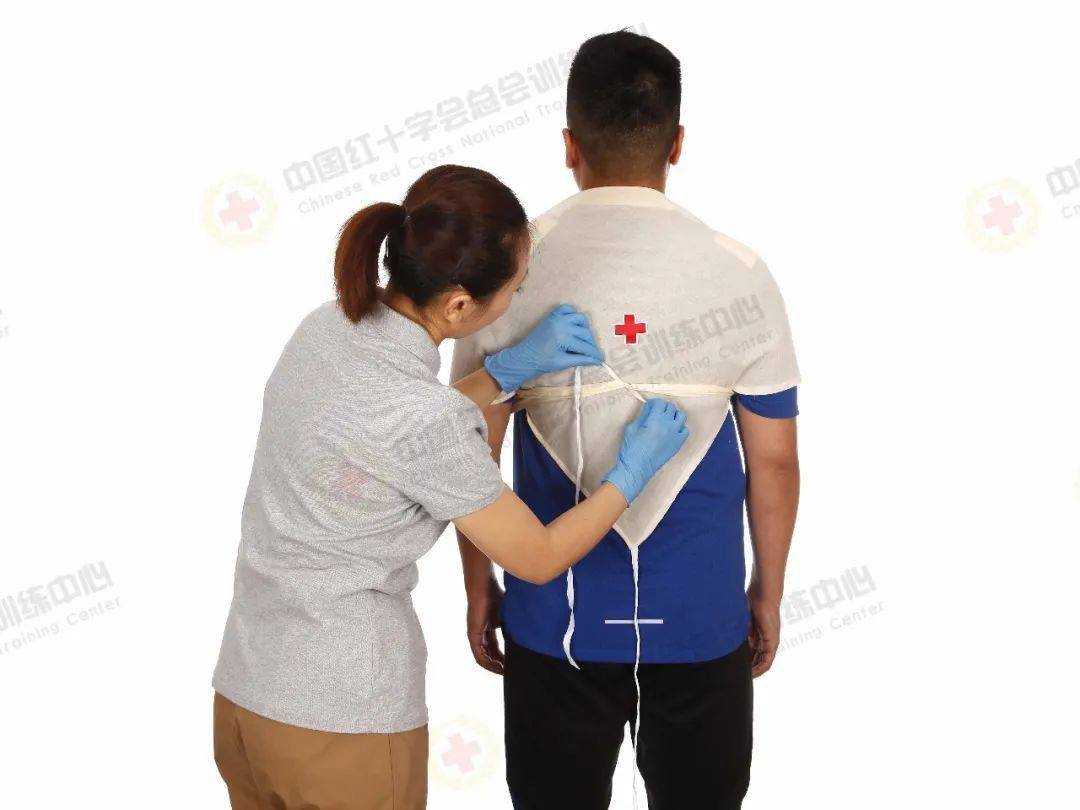 红十字生命教育现场包扎技术之三角巾双肩包扎