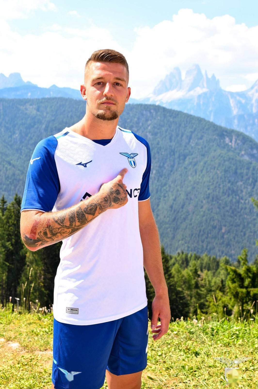 拉齐奥发布2022/23赛季第二客场球衣_蓝色_蓝鹰_白色