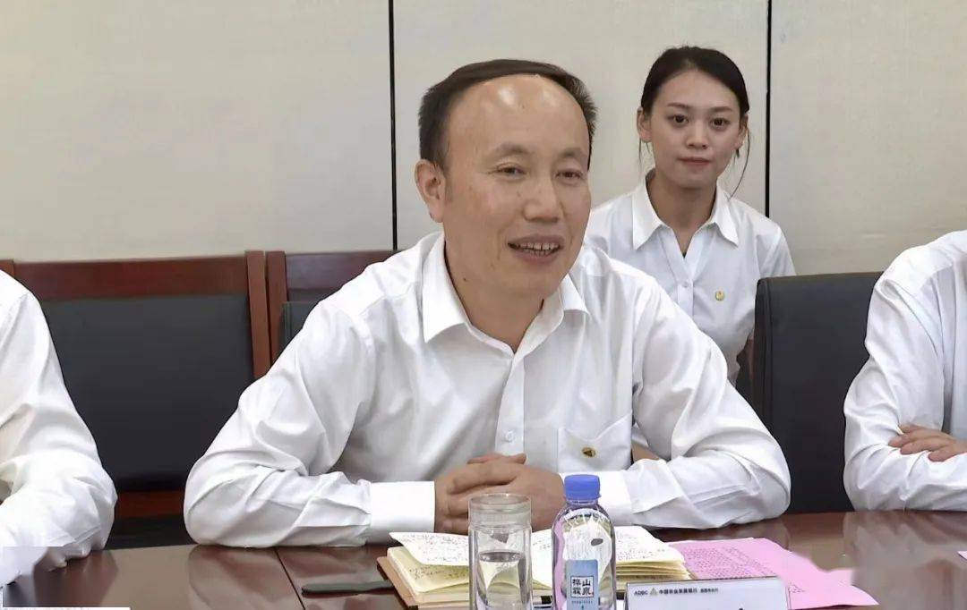 樊会宗对徐景义一行的到来表示热烈欢迎,对近年来岷