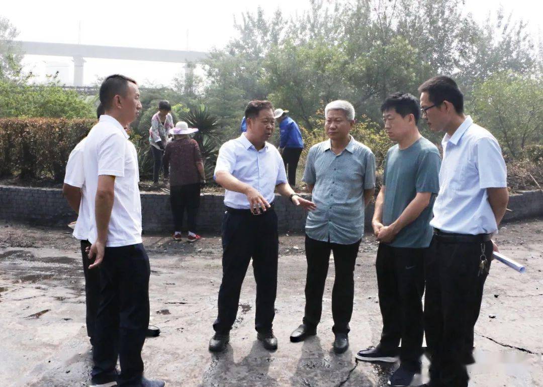 薛将军就国道扬尘治理工作进行现场办公
