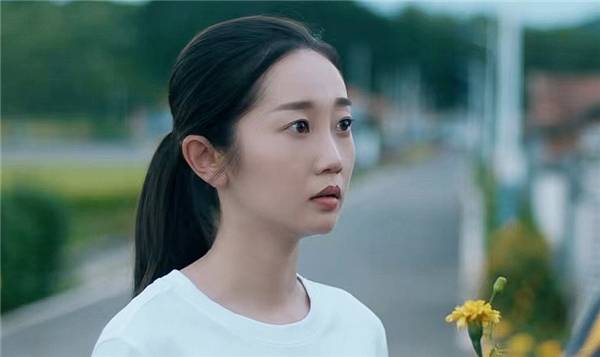 陈嘉男作为该剧的主角之一,拥有丰富的喜剧表演经验,《欢乐喜剧人》