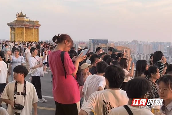 继岳麓山看日出之后，万家丽的日落也火了