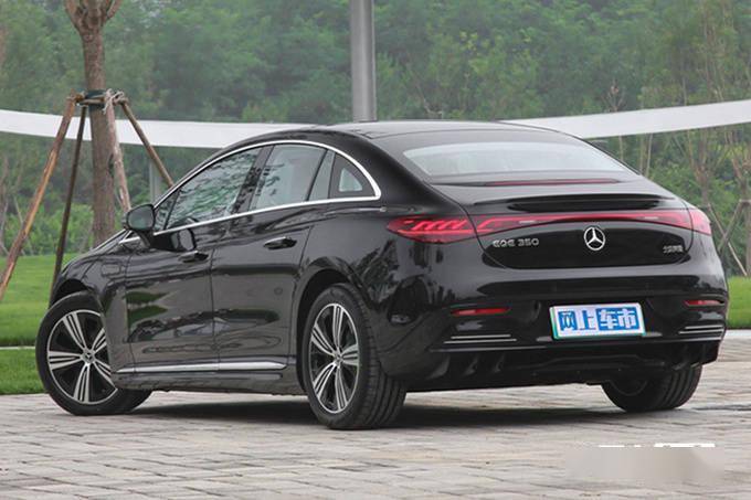 国产奔驰eqe预售53-59万!比e级还大 续航752公里_搜狐汽车_搜狐网
