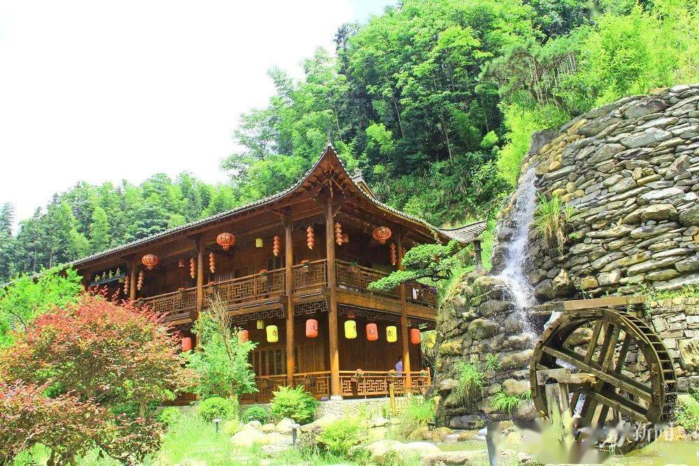 江西日报老区新貌专栏报道湘东区大丰村里变化大