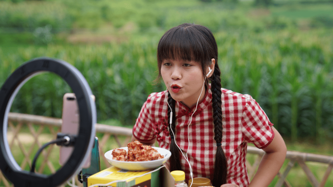 90后湘妹子化身豆腐西施卖农货这群年轻人为何在直播间守护乡村