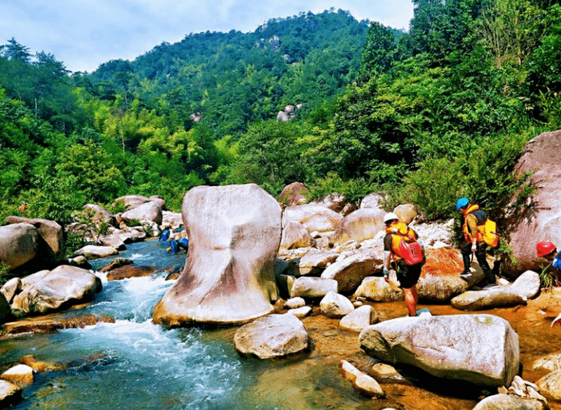 乐行族清凉溯溪8月6日石梁溪溯溪水质好瀑布飞泻戏水狂欢逃离城市燥热