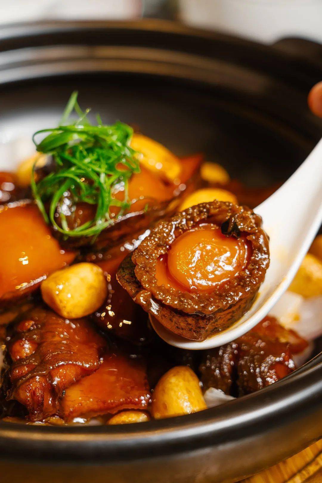 下的黄焖鳝筒烧鲜鲍至今已在吃货圈火了足足147年自清光绪年间(公元18