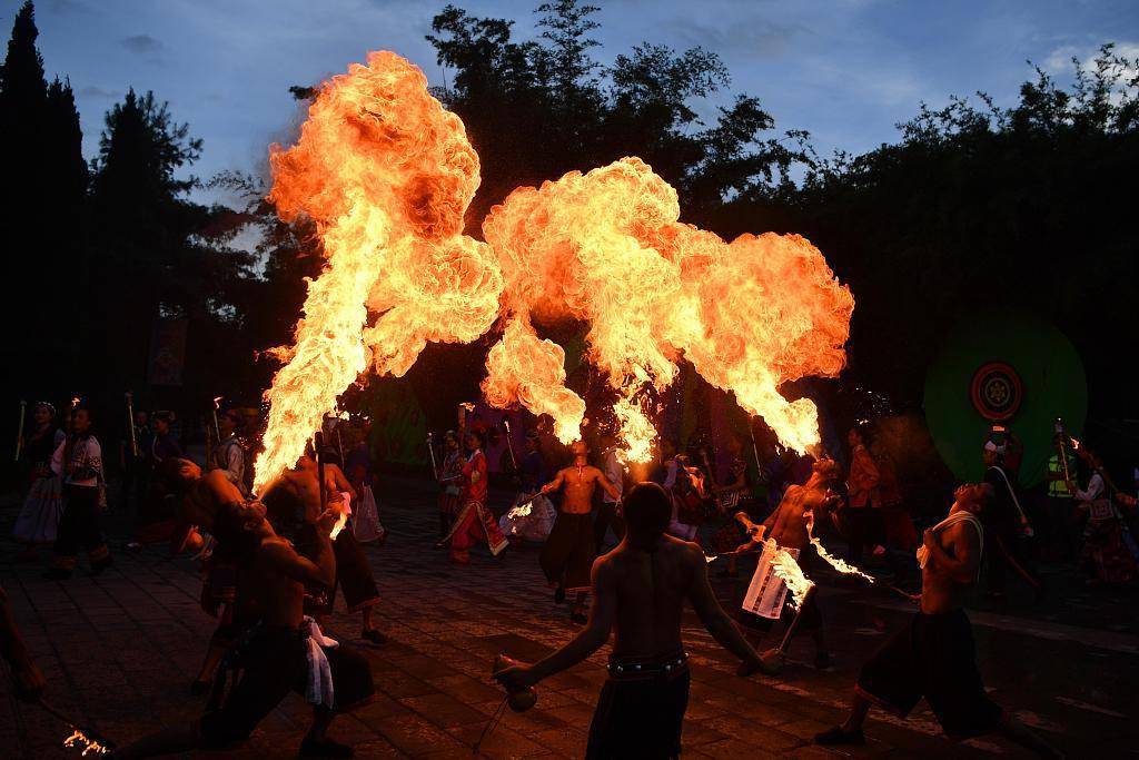 视觉云游多地火把节即将启幕熊熊烈火照亮不夜天