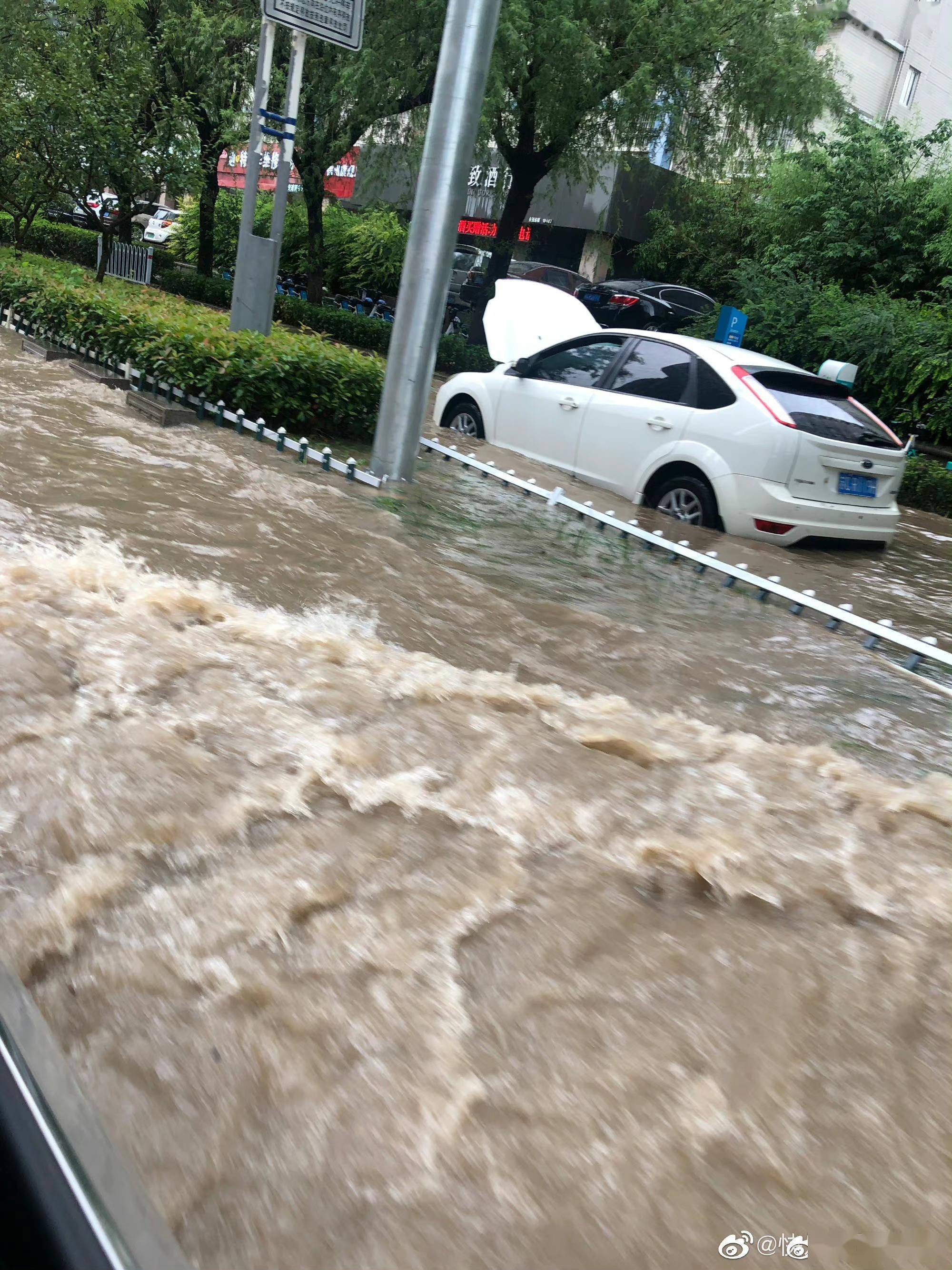 江苏徐州暴雨,市区部分地区积水情况较严重_影响_封锁_茅村