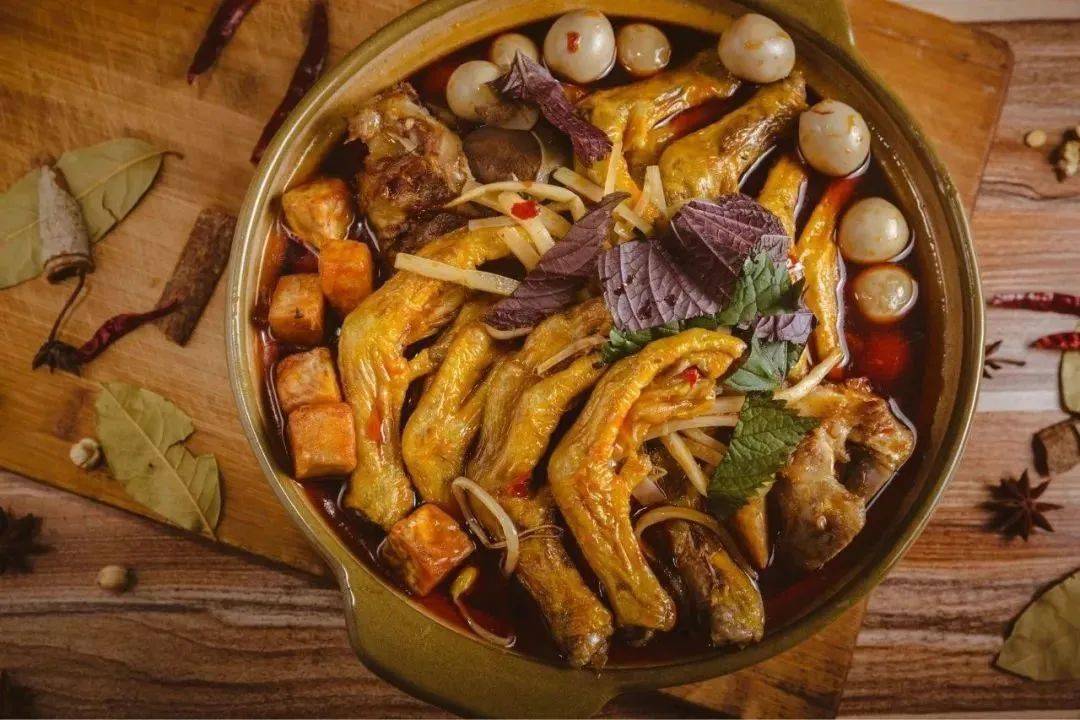 广西的特色美食——田螺鸭脚煲,好吃到舔手指~直呼过瘾~_螺蛳_腐竹