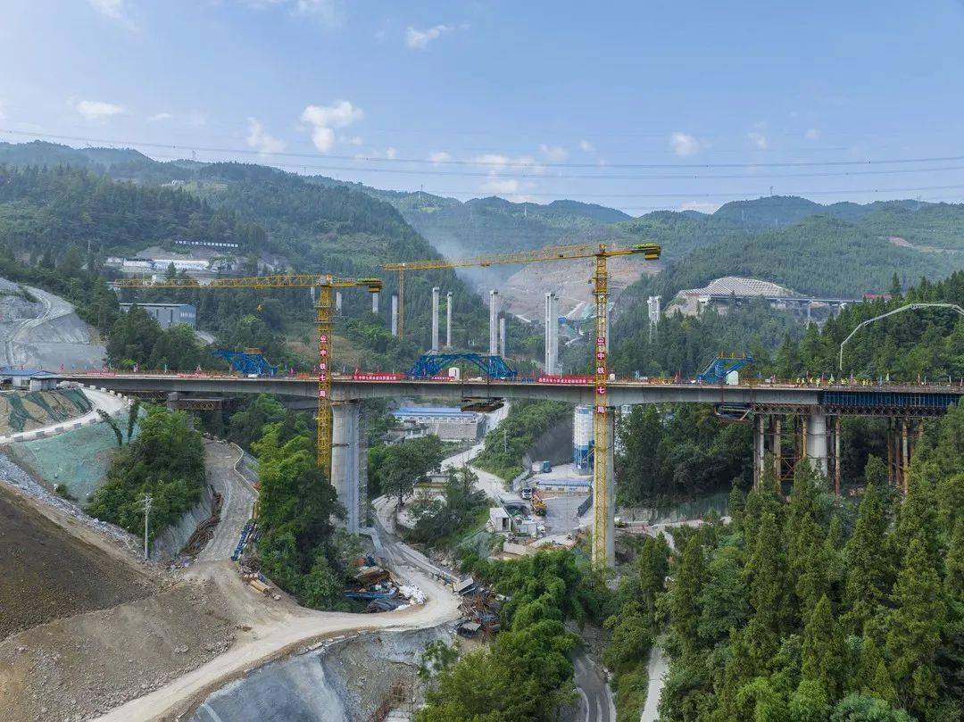 【早生活】两江八中动工 | 机票燃油附加费下调_重庆_来源_彭水梦