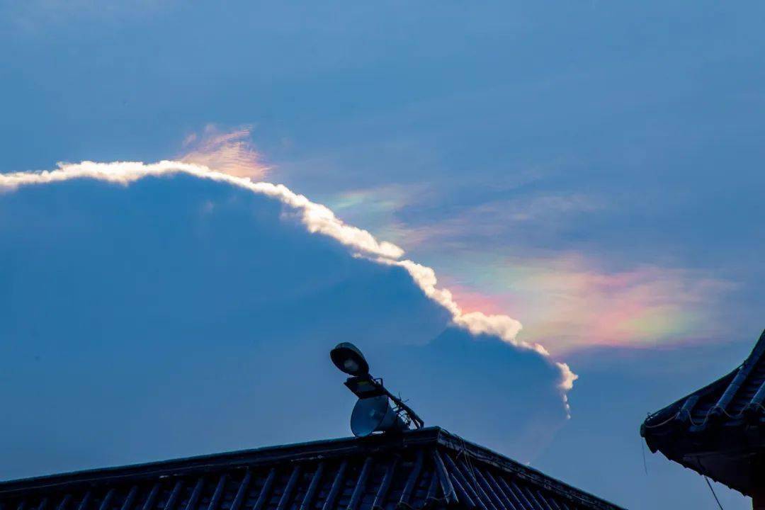 昨天傍晚,葵潭67的天空驚現七彩祥雲!_祥雲_天空_七彩