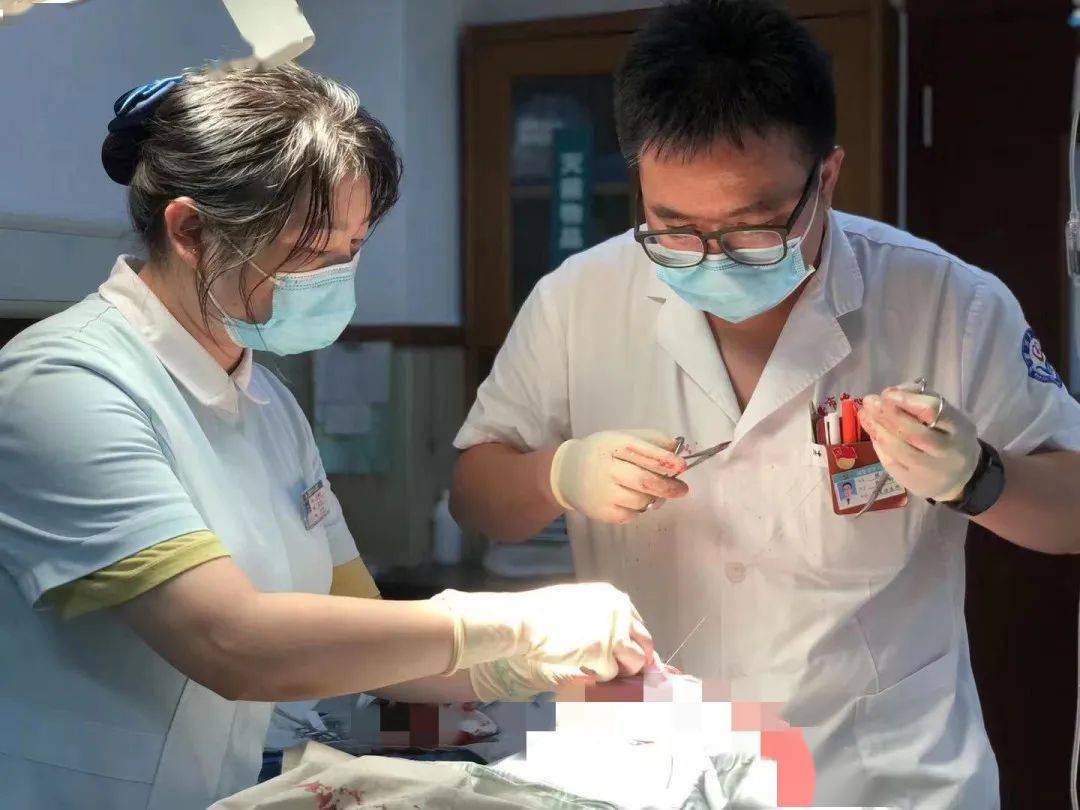 诸暨6岁男孩,剪刀戳眼睛…_牙签_医生_球球