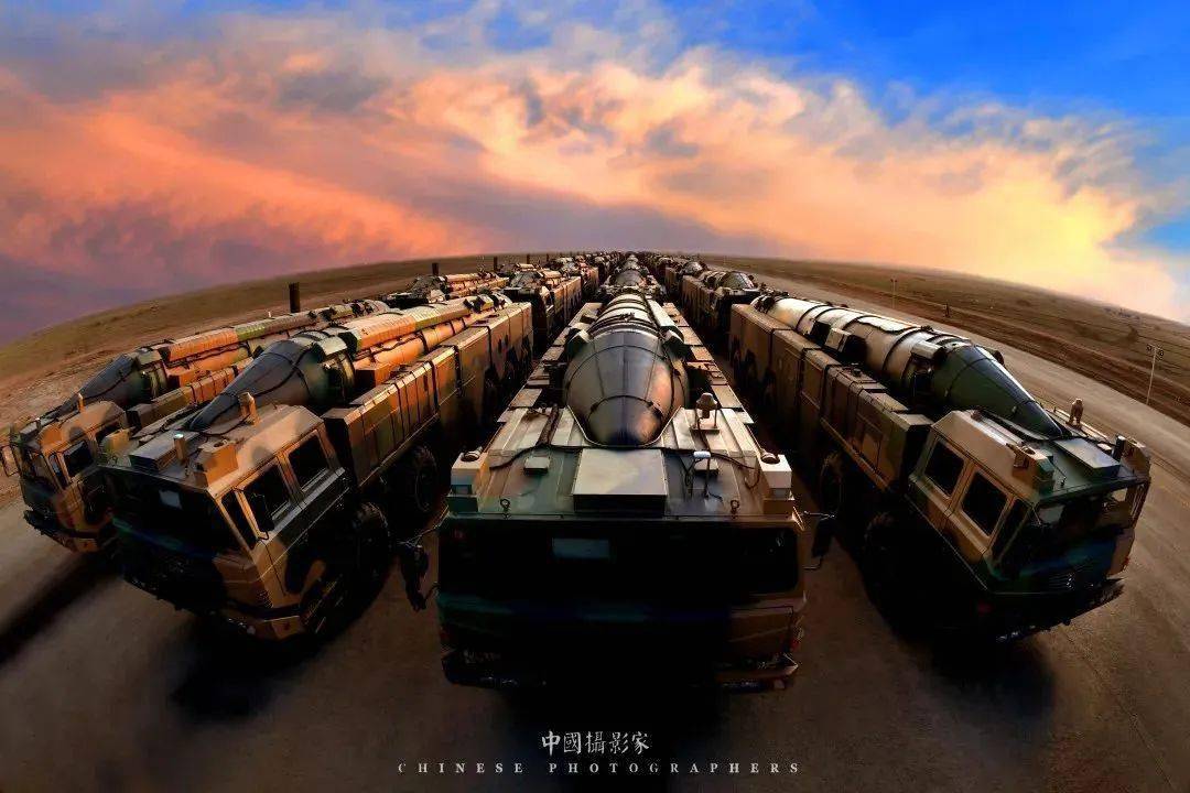 1978年入伍,火箭军政治工作部宣传局原摄影干事.