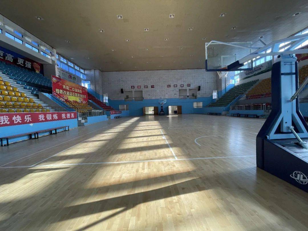暑期里,耒阳二中体育馆木地板提质改造竣工了!