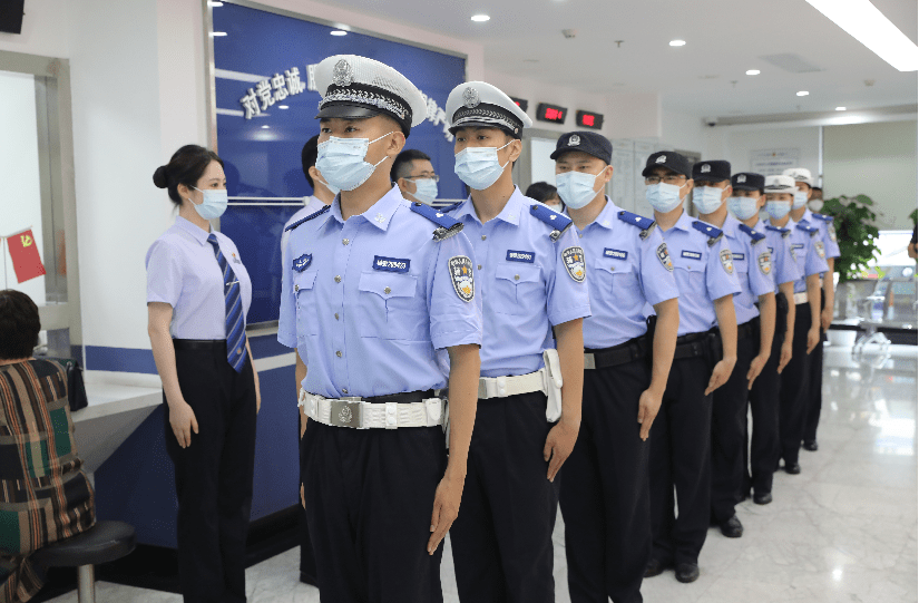 上海公安文职辅警服装图片