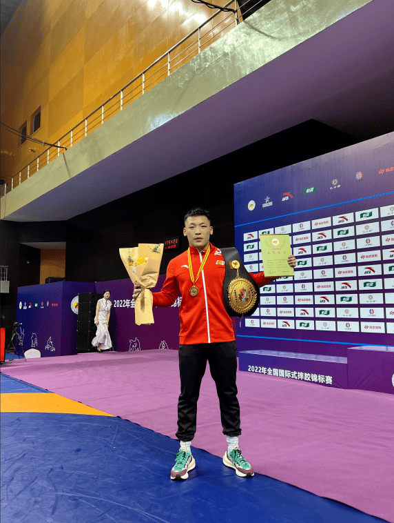 (李培隆获得男子自由式摔跤79公斤级冠军)(张海峰获得古典式摔跤55