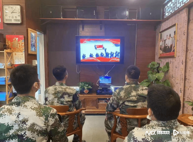 罗湖区人武部组织武装队伍收看建军95周年线上演出活动