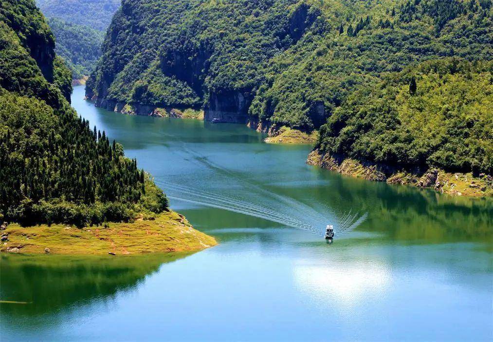 在广元这些绝美湖泊邂逅波光粼粼的清凉夏天