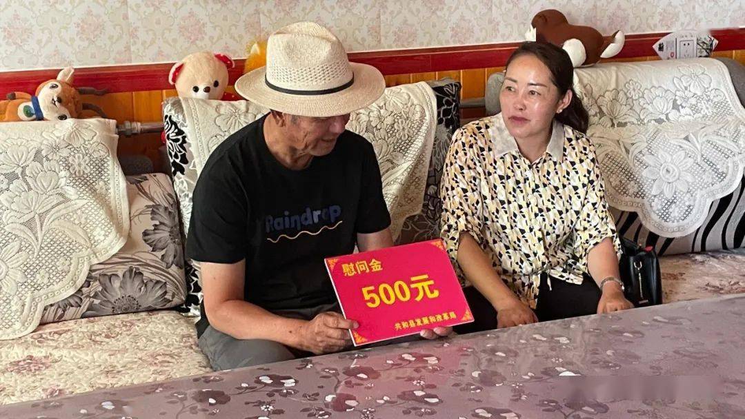 县发改局开展"八一"慰问活动_华旦_卓玛_铁盖乡