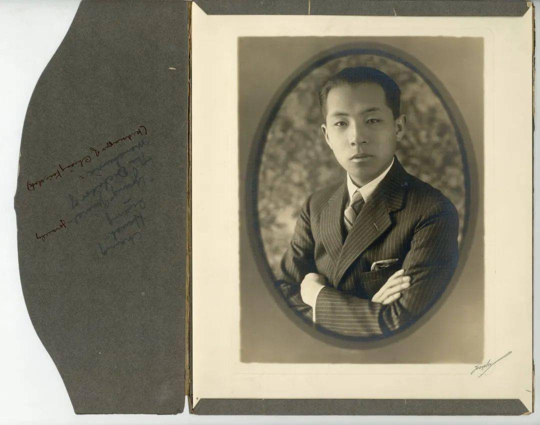 无底价10*14cm民国 张学良戎装照lot514无底价14*9cm民国 梁思成青年