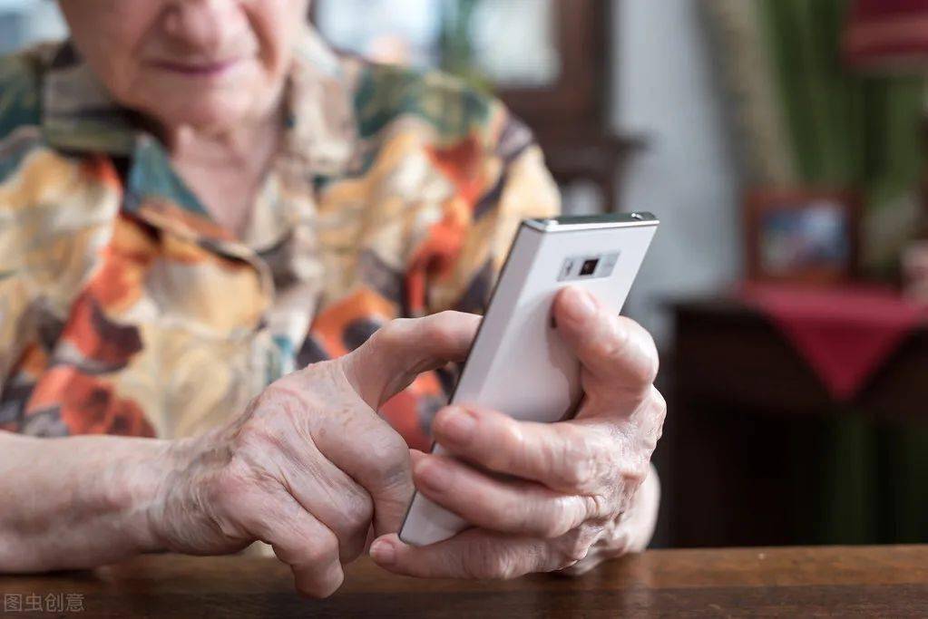 老年人使用智能手机必须学会的5个技巧,操作简单,轻松上手
