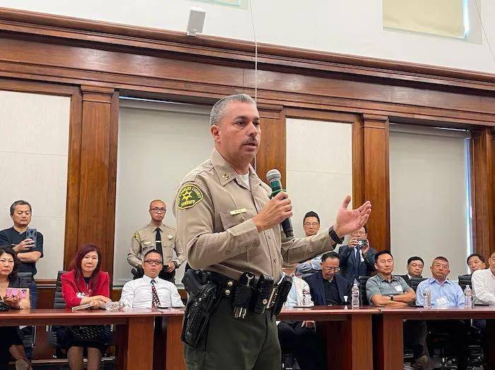制止暴力仇恨犯罪 洛杉矶郡警察局(lasd)亚裔社区座谈会_警察局长