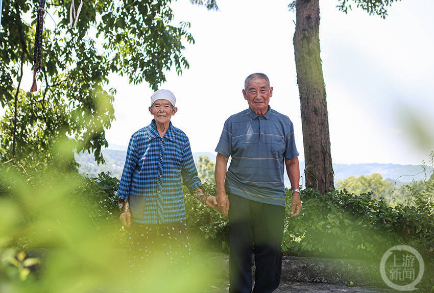 相伴70余年 走进"白金婚" 九旬老人诠释爱情最美模样