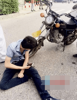 无语了淅川县一摩托车撞上行人车主觉得费用过高不肯赔偿