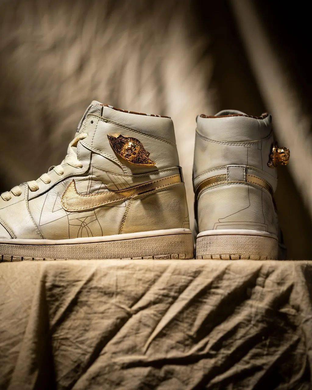 镶银又镀金这双aj1玩得真够大定价给我看傻了