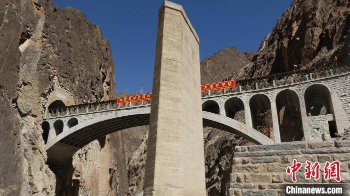 驻藏武警某部：守护怒江天堑上的“两桥一墩”
